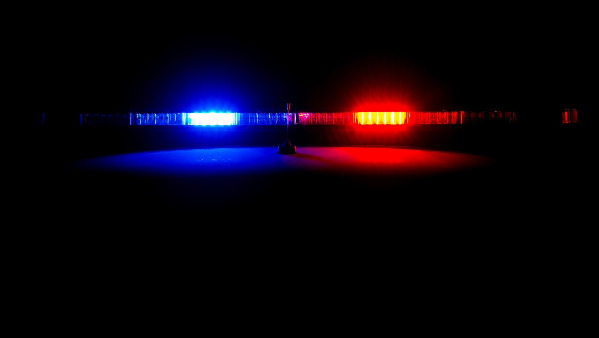 światła sygnalizacyjne policji, która zatrzymała kobietę pod wpływem alkoholu